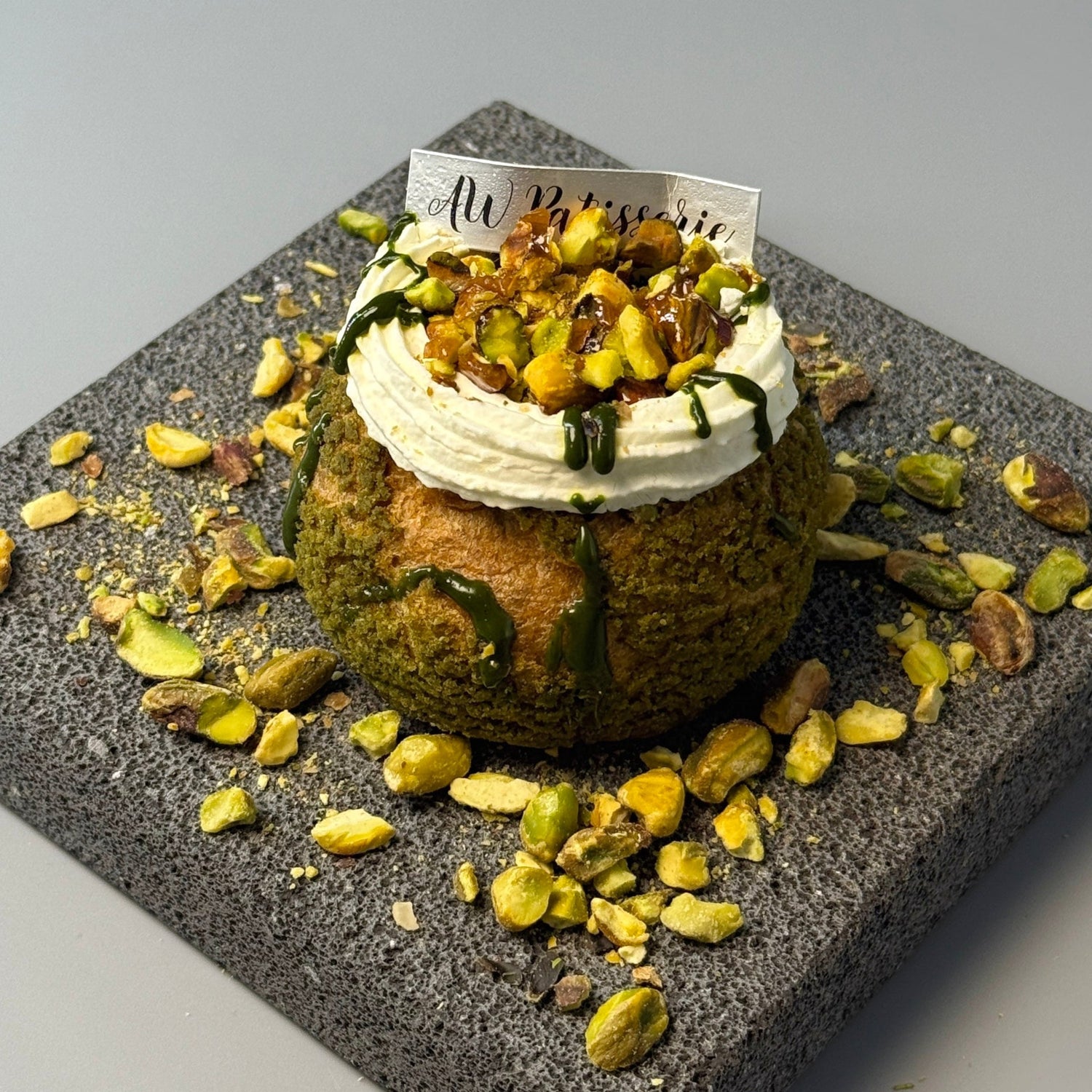 AW Patisserie 招牌開心果麻糬泡芙,手工製作 聖多諾黑泡芙塔蛋糕,適合派對慶祝 焦糖燉蛋泡芙,經典法式口味