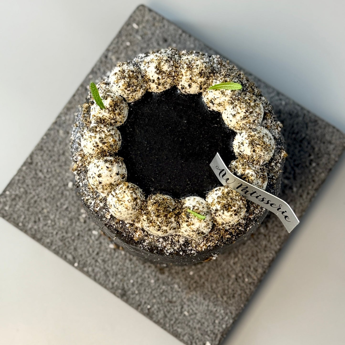 藍帶餅師手製九鬼黑芝麻豆腐生日蛋糕