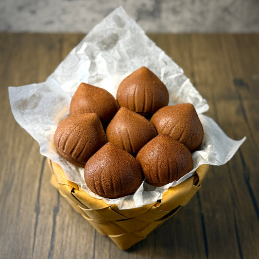 AW Patisserie 香港法式藍帶手工秋栗可可瑪德蓮 原粒栗子 貝殼蛋糕 散水餅禮盒