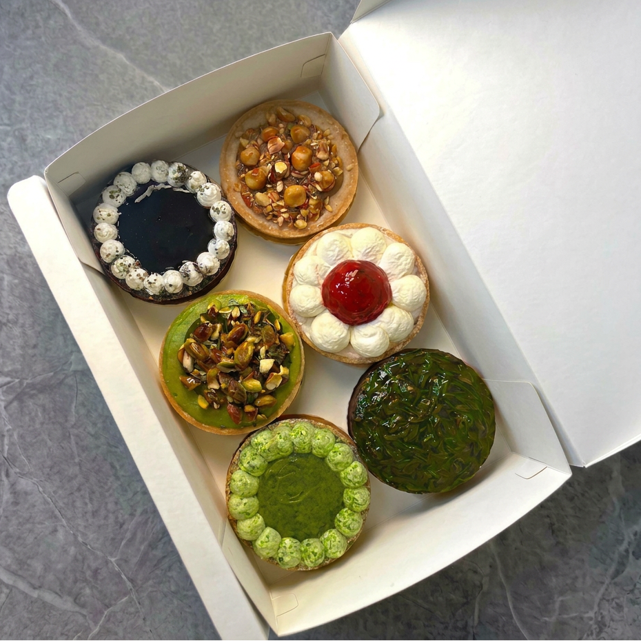 AW Patisserie Handmade Tart Gift Box (6 pieces) | Le Cordon Bleu Pastry Chef Exclusive French Dessert | Perfect for Party Tarts