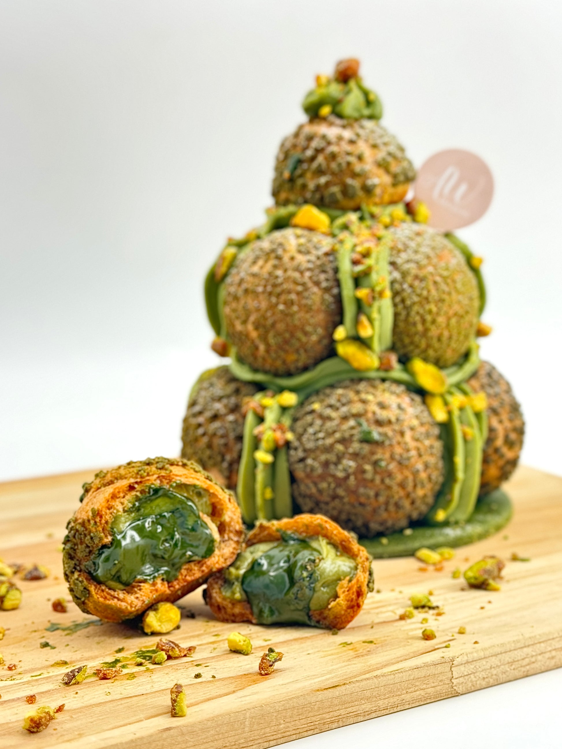 AW Patisserie 法式經典泡芙塔，適合派對慶祝 Pistachio